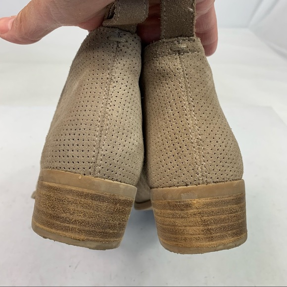Dolce Vita Beige Perforated Suede Leather Low Heel Ankle Boots Women’s Size 7.5 - Picture 8 of 11